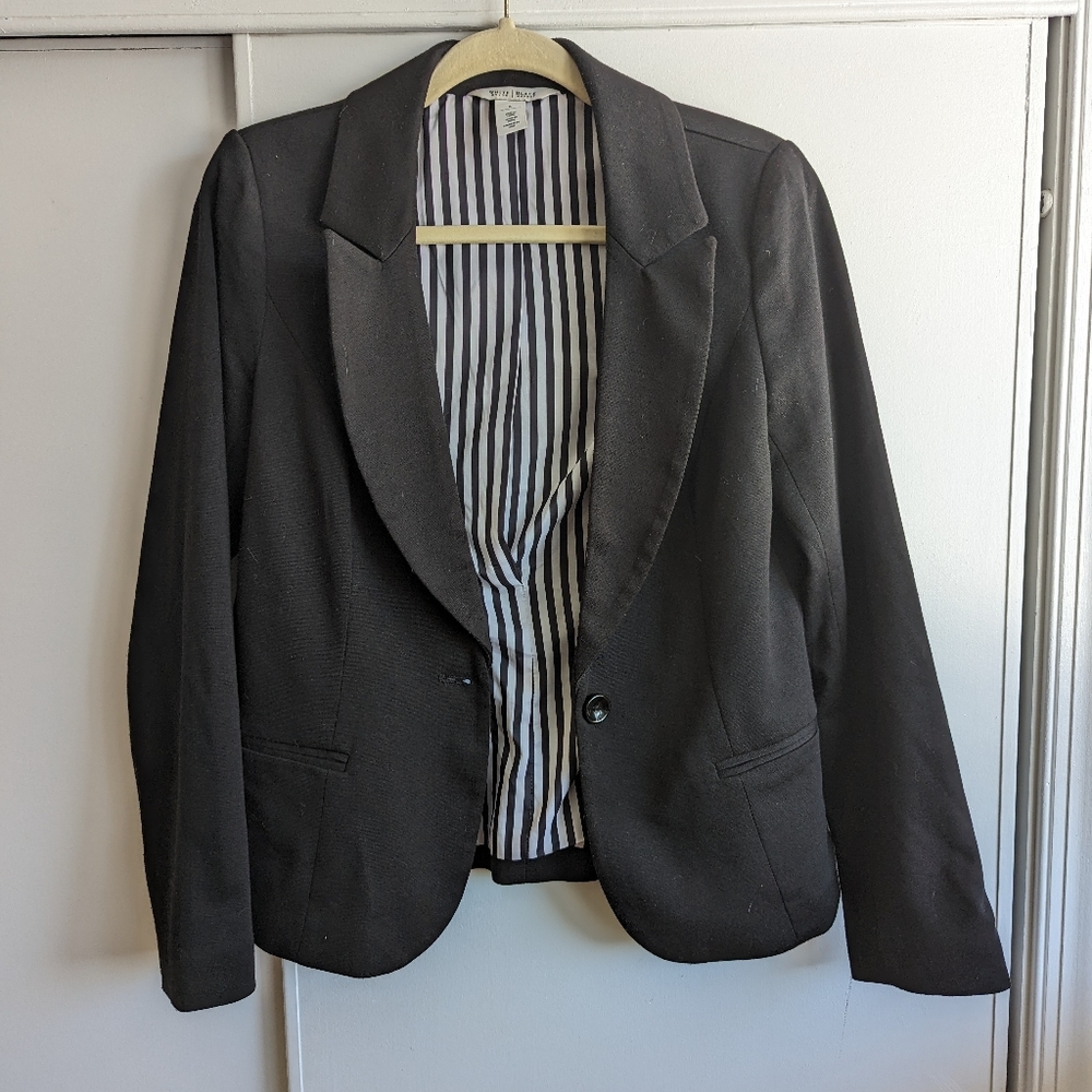 White  House Black Market WHBM Black everyday knit blazer, size 6